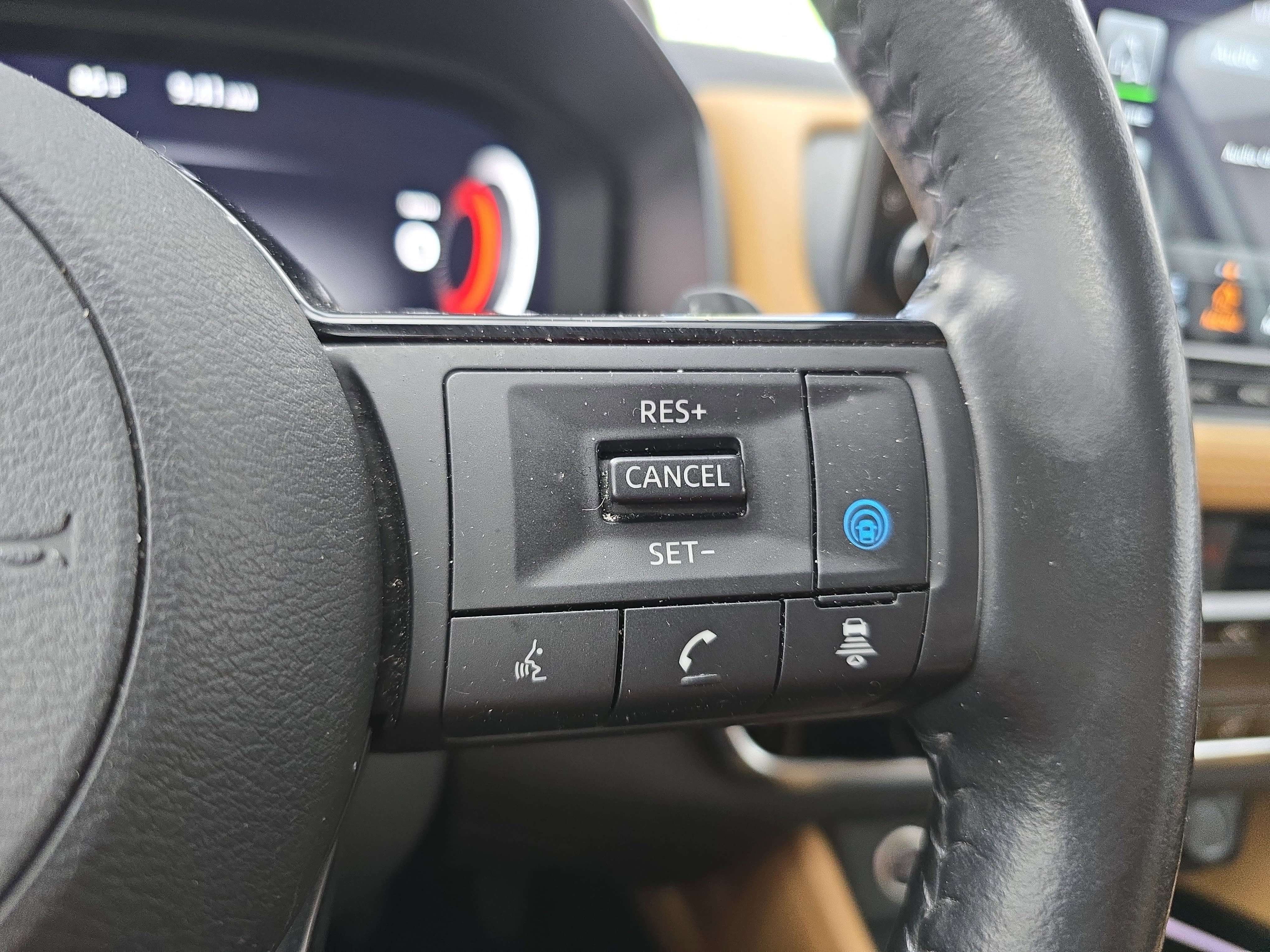 Certified 2022 Nissan Rogue Platinum w/ Head-Up Display Package FWD image 18