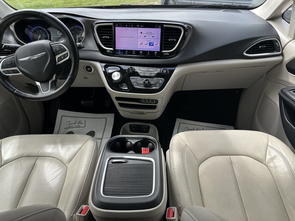 Used 2021 Chrysler Pacifica Touring-L FWD image 8