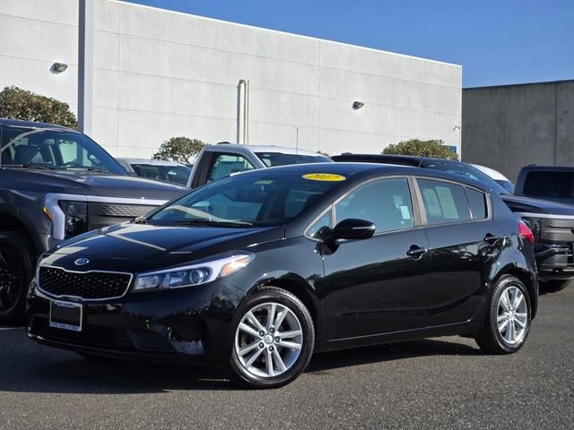 Used 2017 Kia Forte LX image 2