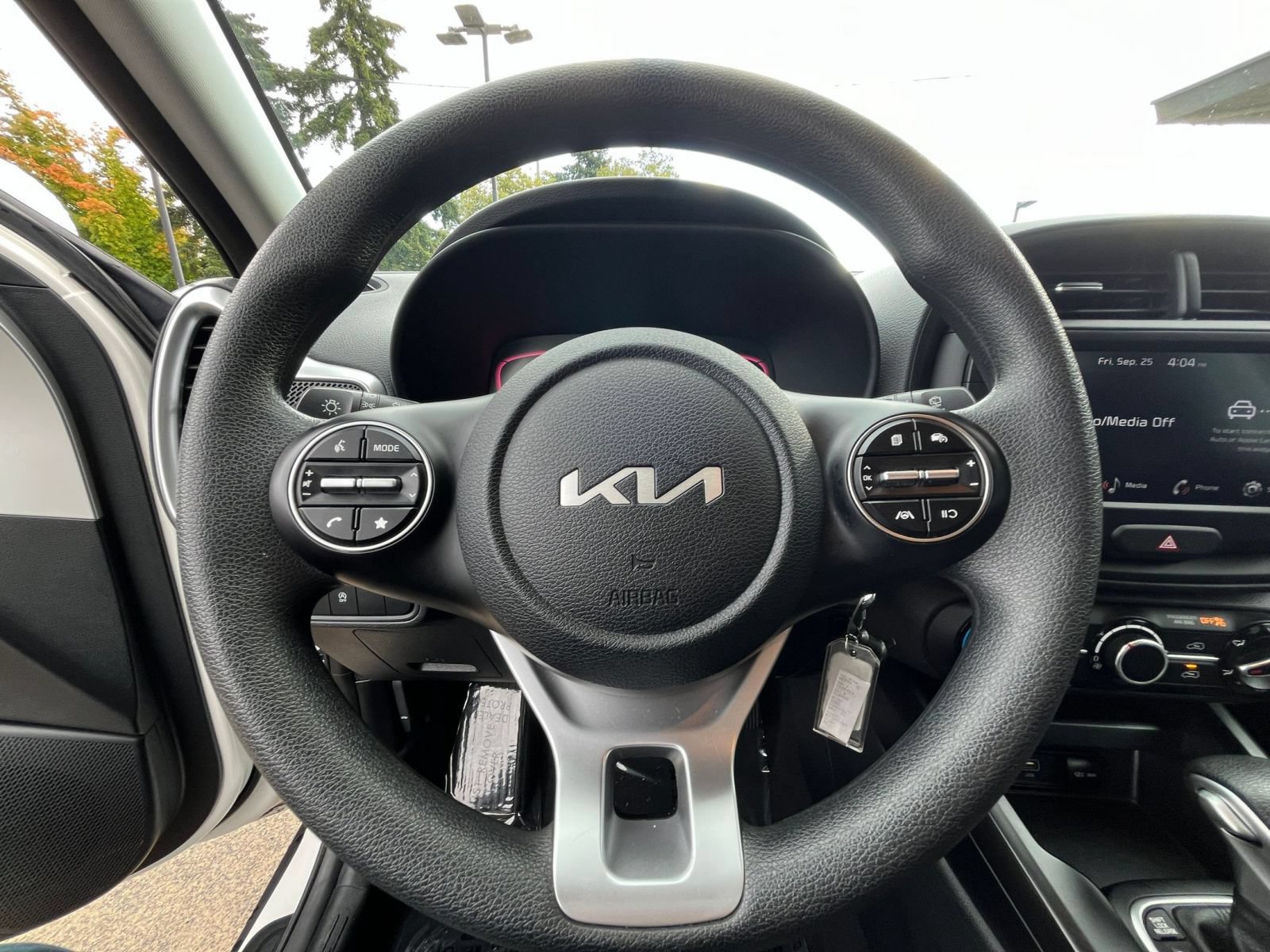 Used 2025 Kia Soul LX w/ LX Technology Package FWD image 27