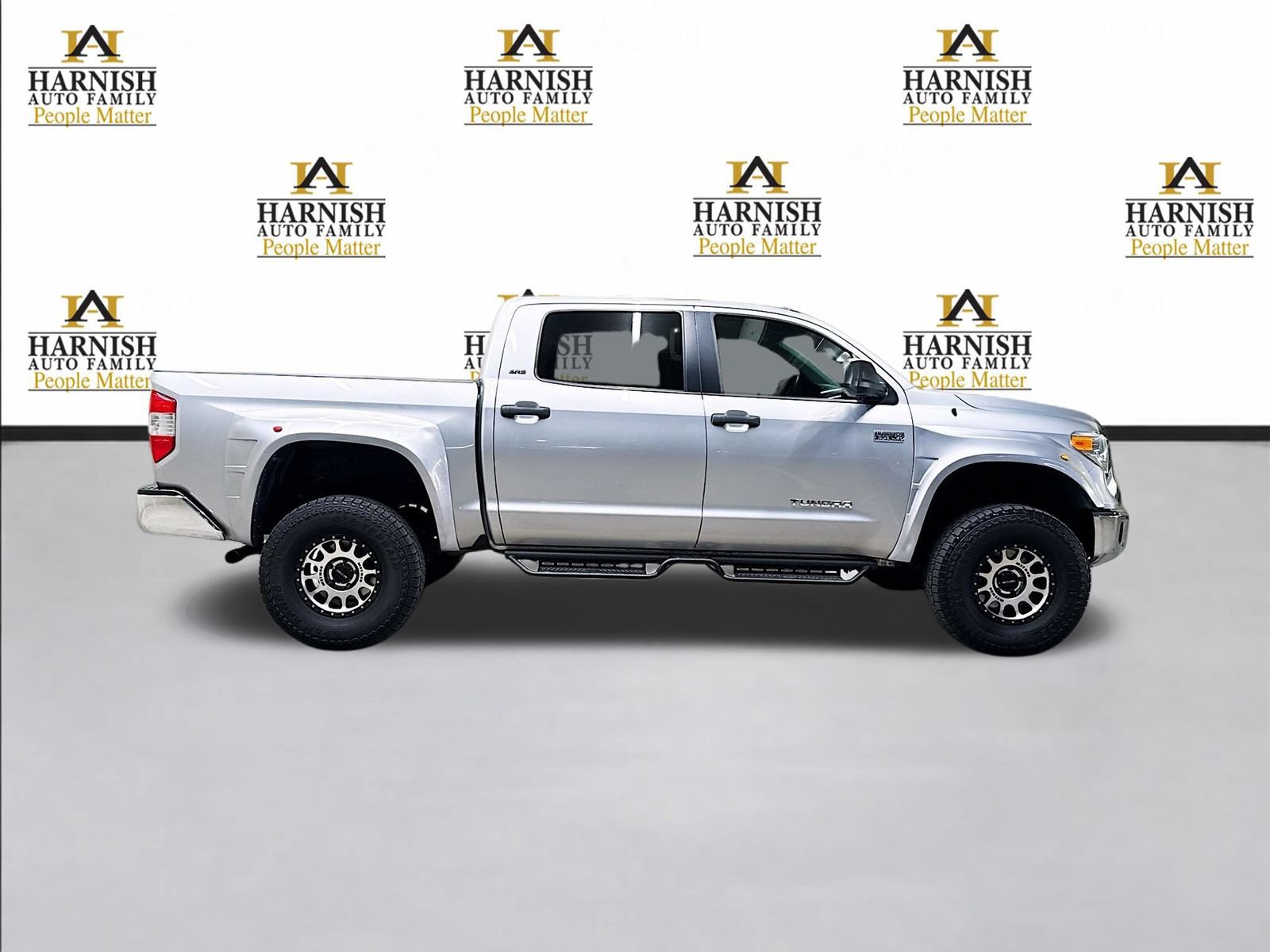 Used 2017 Toyota Tundra SR5 w/ SR5 Upgrade Package AWD/4WD image 5