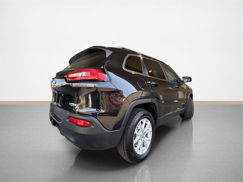 Used 2014 Jeep Cherokee Latitude w/ Comfort/Convenience Group AWD/4WD image 4