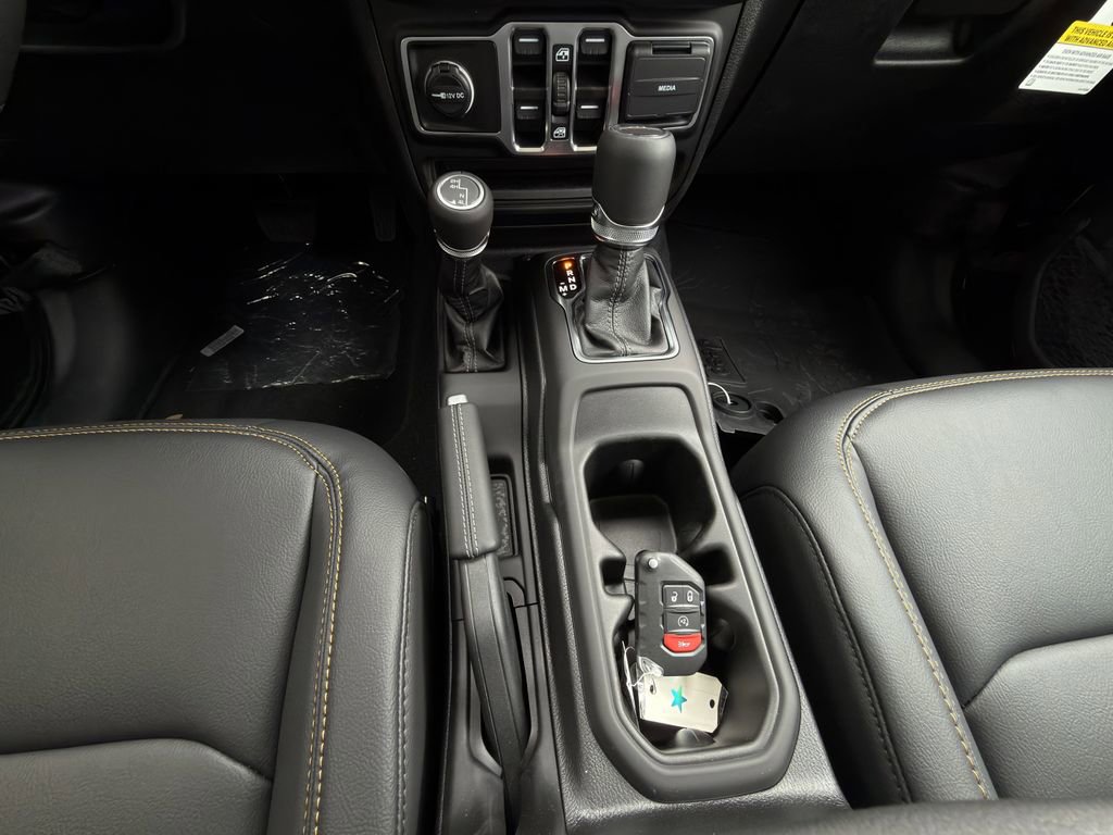 New 2025 Jeep Gladiator Sport image 17