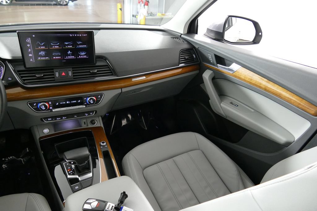 Certified 2022 Audi Q5 2.0T Premium w/ Convenience Package AWD/4WD image 27