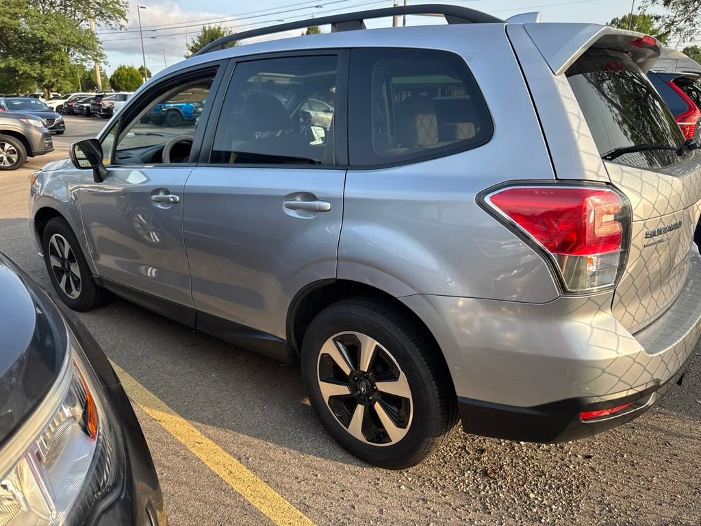 Used 2017 Subaru Forester 2.5i Premium w/ All-Weather Package AWD/4WD image 4
