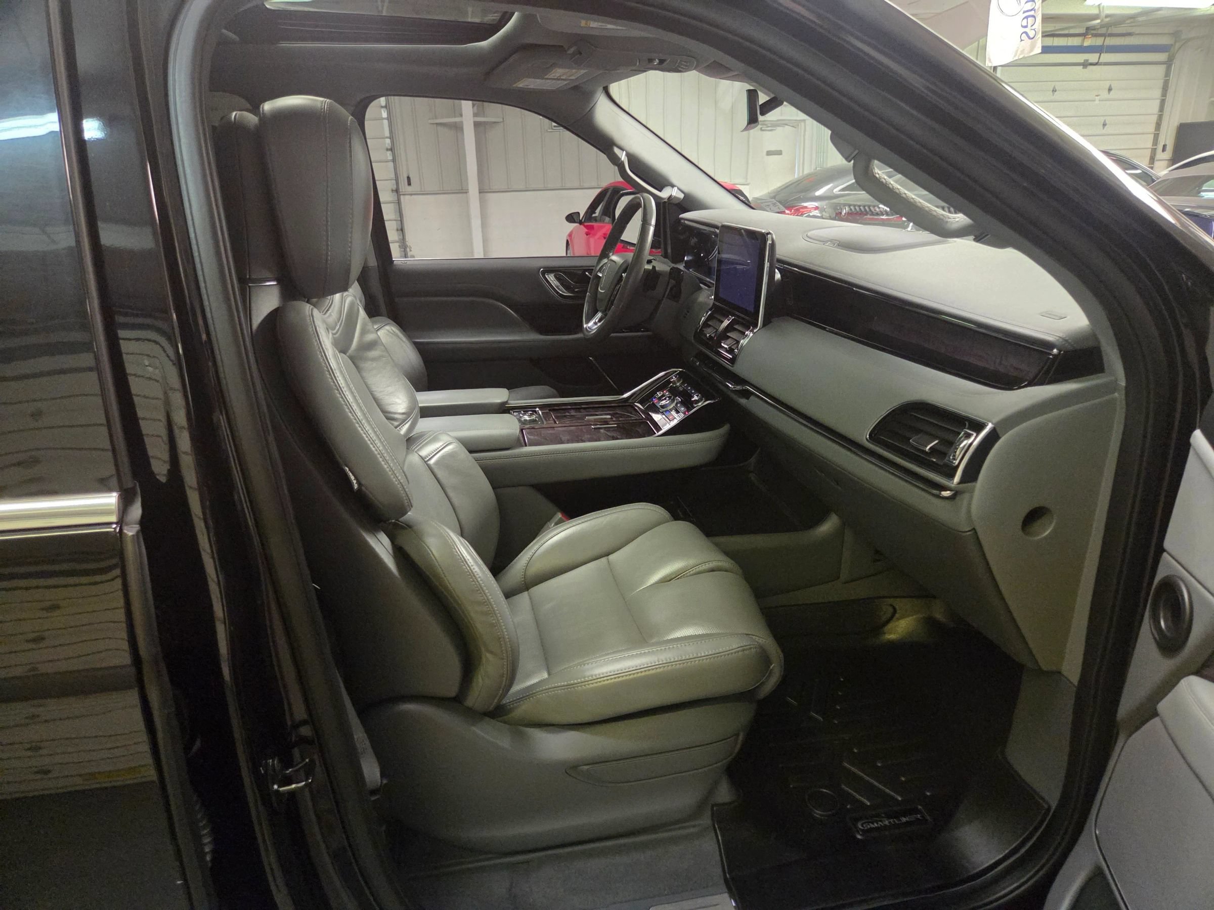 Used 2021 Lincoln Navigator L Reserve RWD image 31
