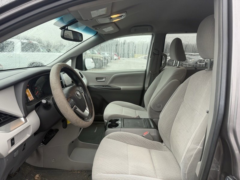 Used 2017 Toyota Sienna LE image 10