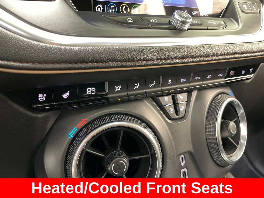 Used 2019 Chevrolet Blazer Premier w/ Sun and Wheels Package FWD image 11