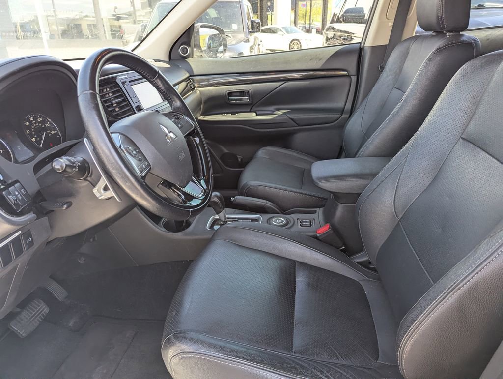 Used 2016 Mitsubishi Outlander GT AWD/4WD image 29