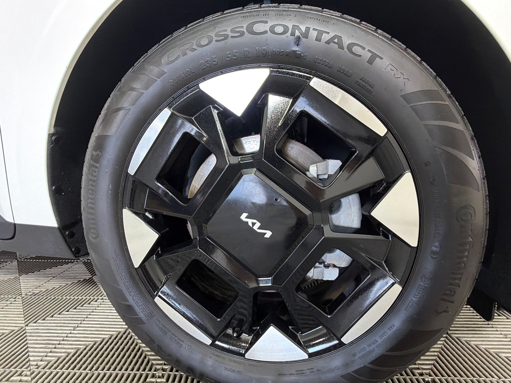 Used 2025 Kia Carnival EX FWD image 39