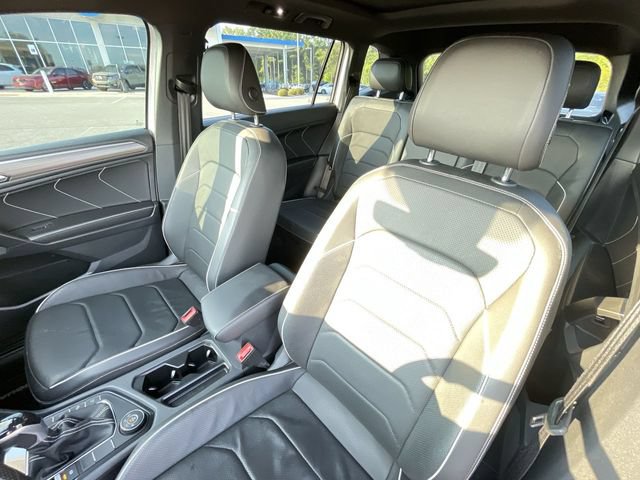 Used 2022 Volkswagen Tiguan SEL R-Line AWD/4WD image 12