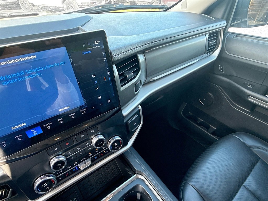 Used 2023 Ford Expedition XLT image 24