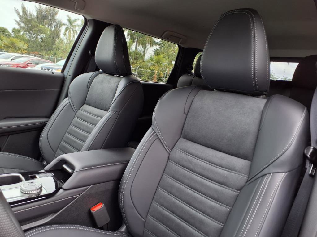 New 2025 Mitsubishi Outlander SE image 7