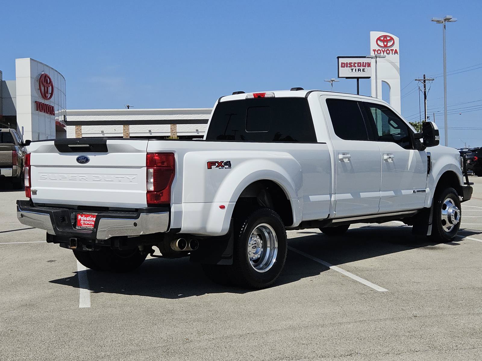 Used 2022 Ford F350 Lariat w/ Lariat Ultimate Package AWD/4WD image 4