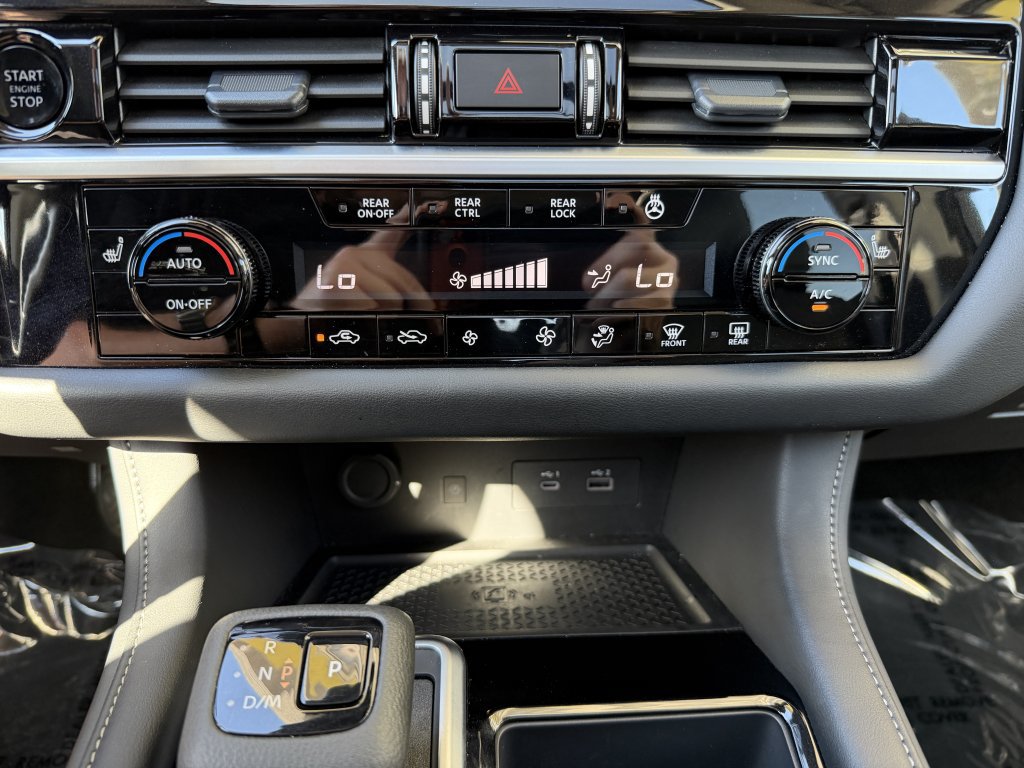 Used 2025 Nissan Pathfinder SL w/ SL Premium Package FWD image 23