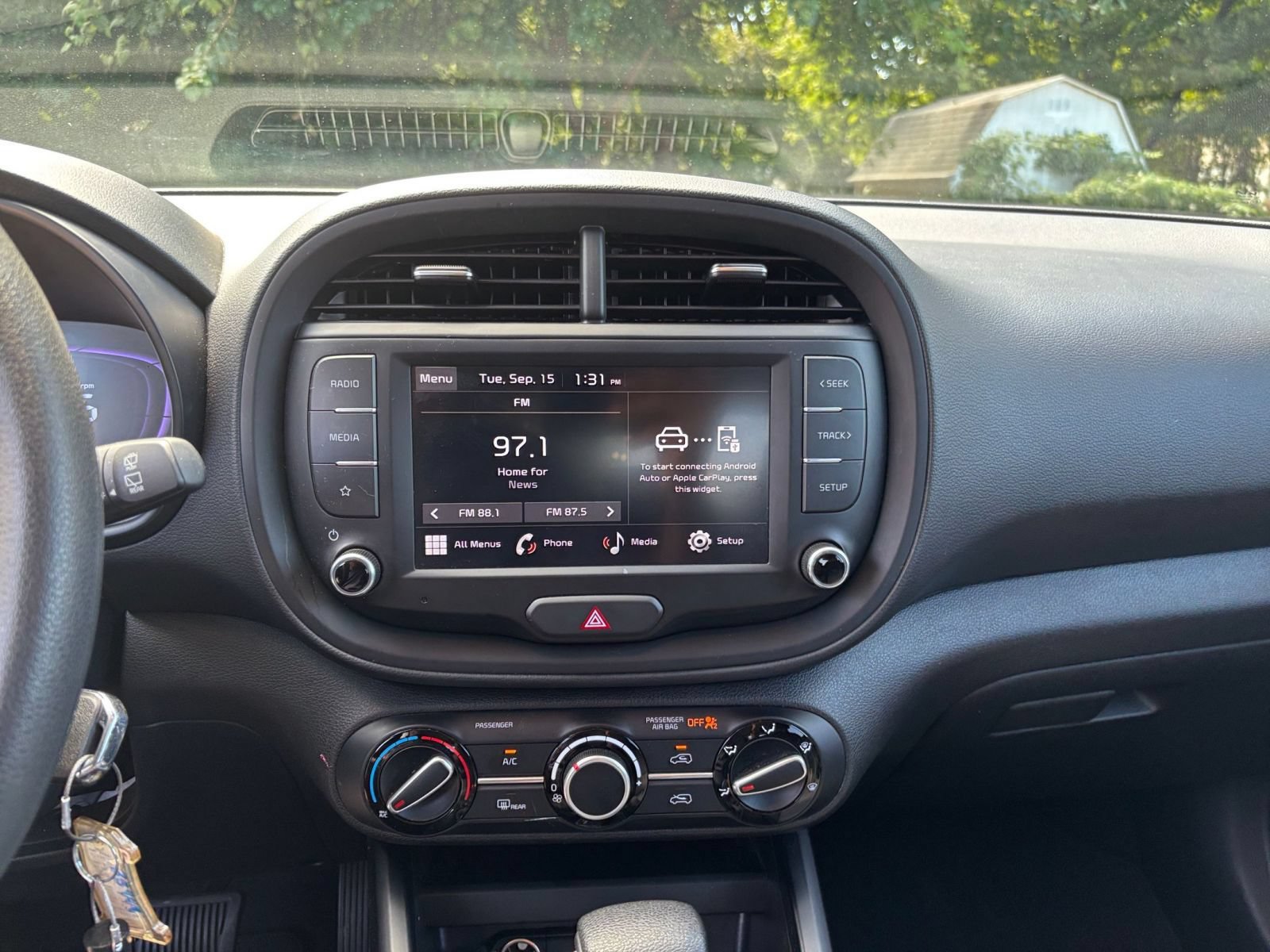 Used 2025 Kia Soul LX w/ LX Technology Package FWD image 16