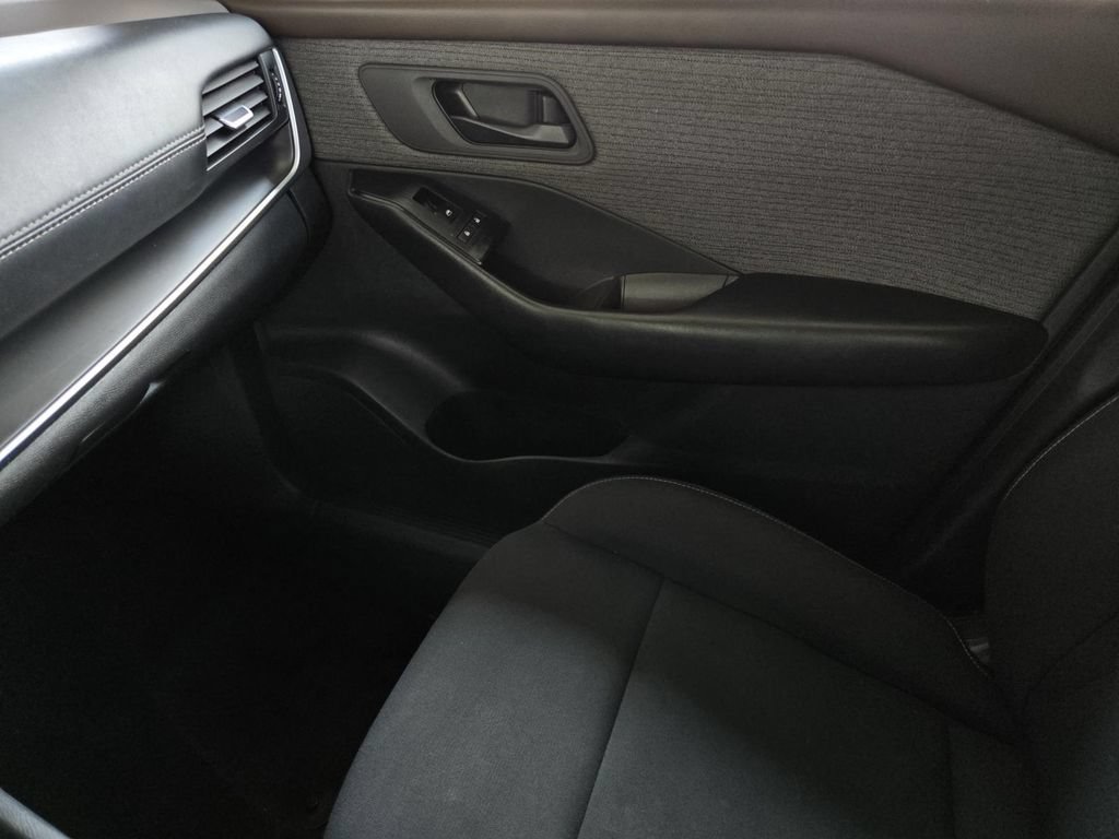 Used 2023 Nissan Rogue S FWD image 25