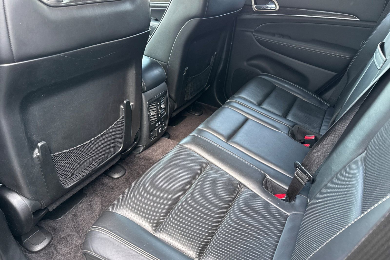 Used 2017 Jeep Grand Cherokee Overland image 4