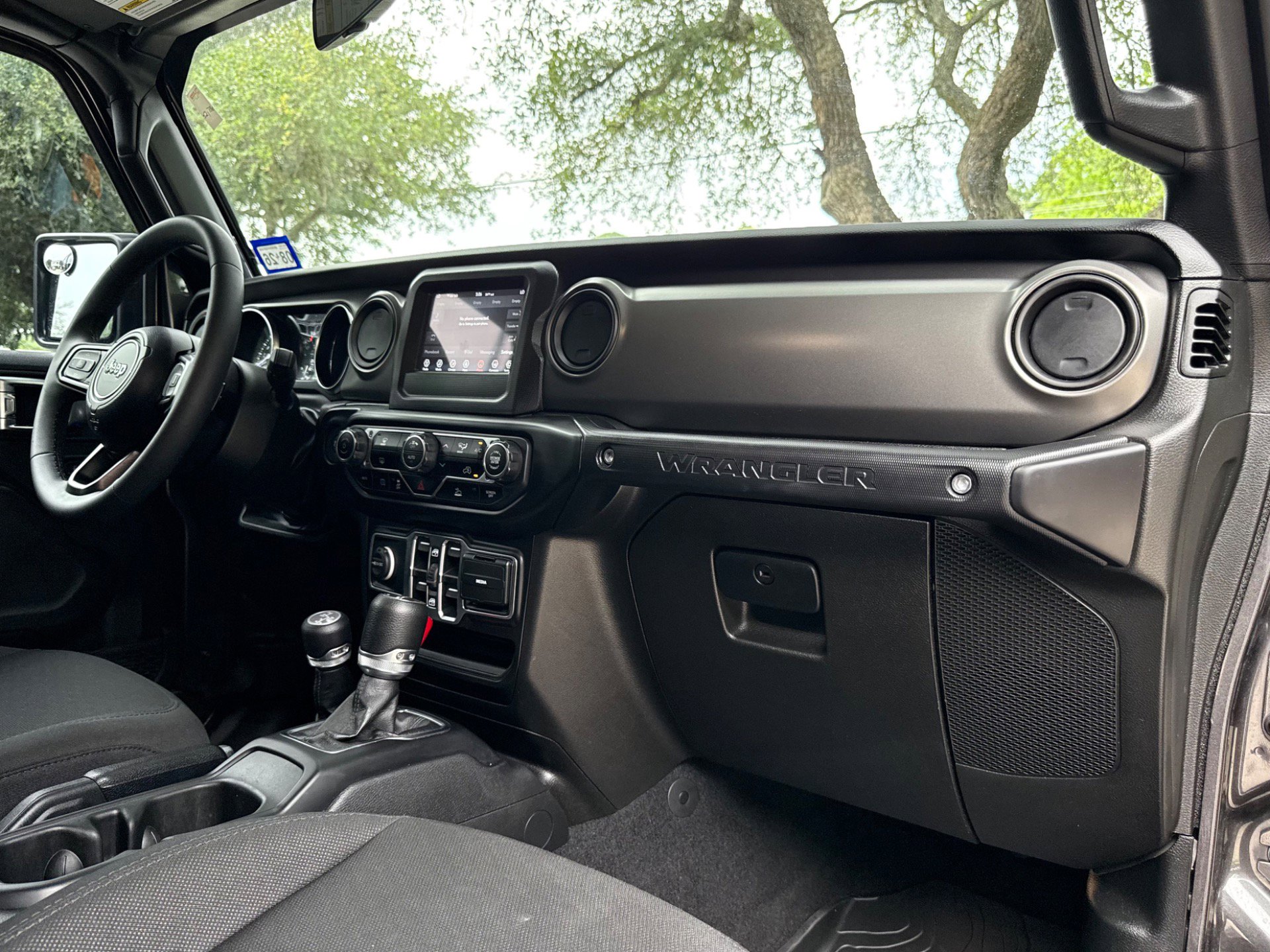 Used 2023 Jeep Wrangler Unlimited AWD/4WD image 35