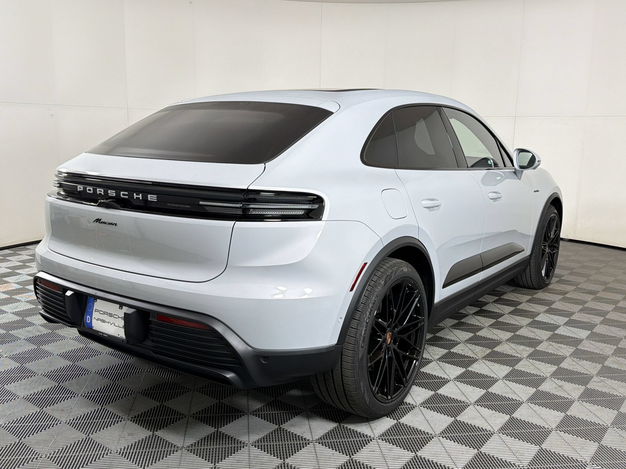 Used 2026 Porsche Macan Electric RWD image 10
