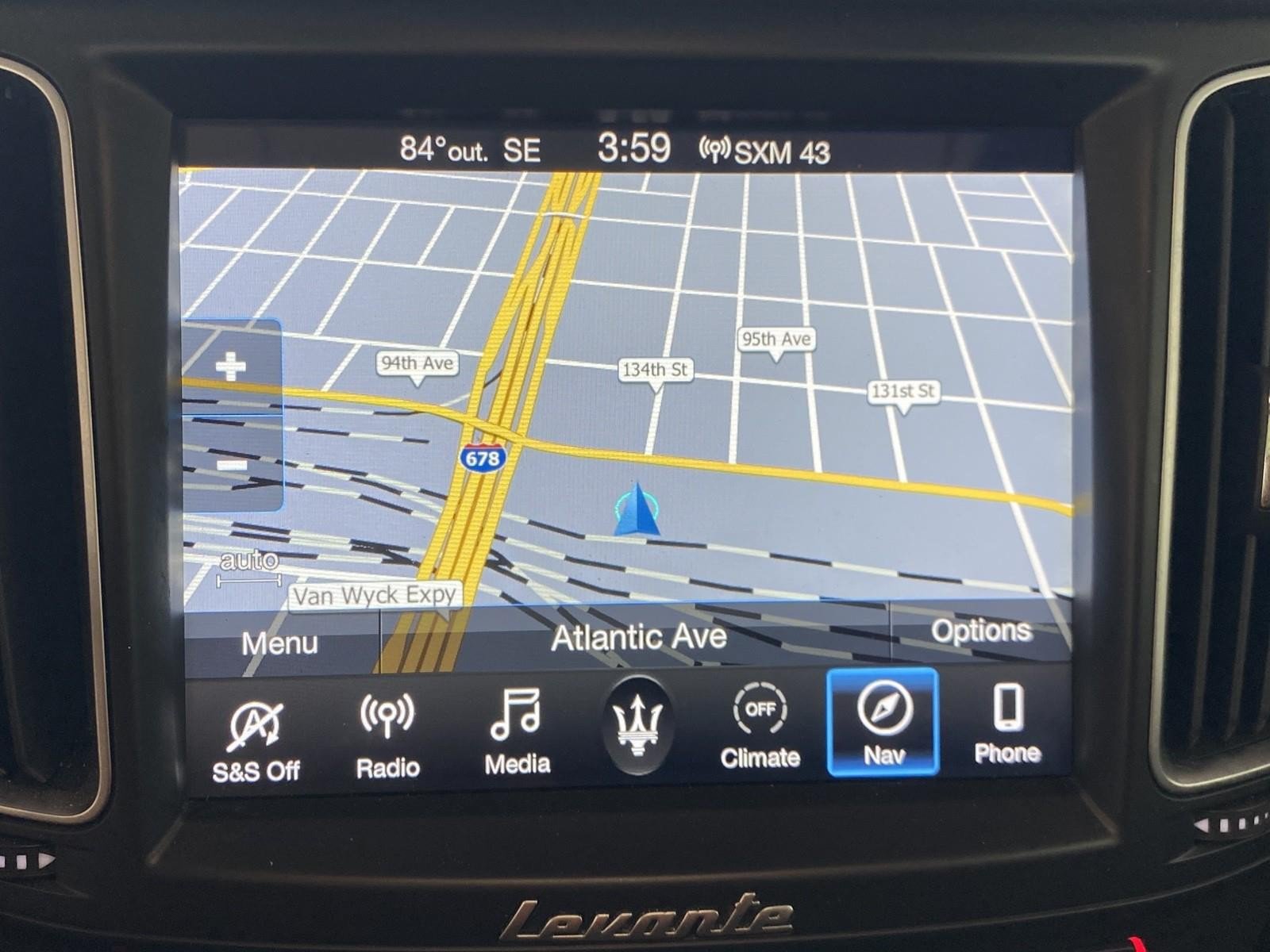 Used 2020 Maserati Levante AWD/4WD image 27