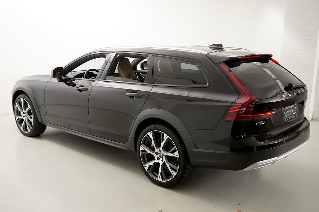 Certified 2025 Volvo V90 B6 Cross Country Ultra AWD/4WD image 7