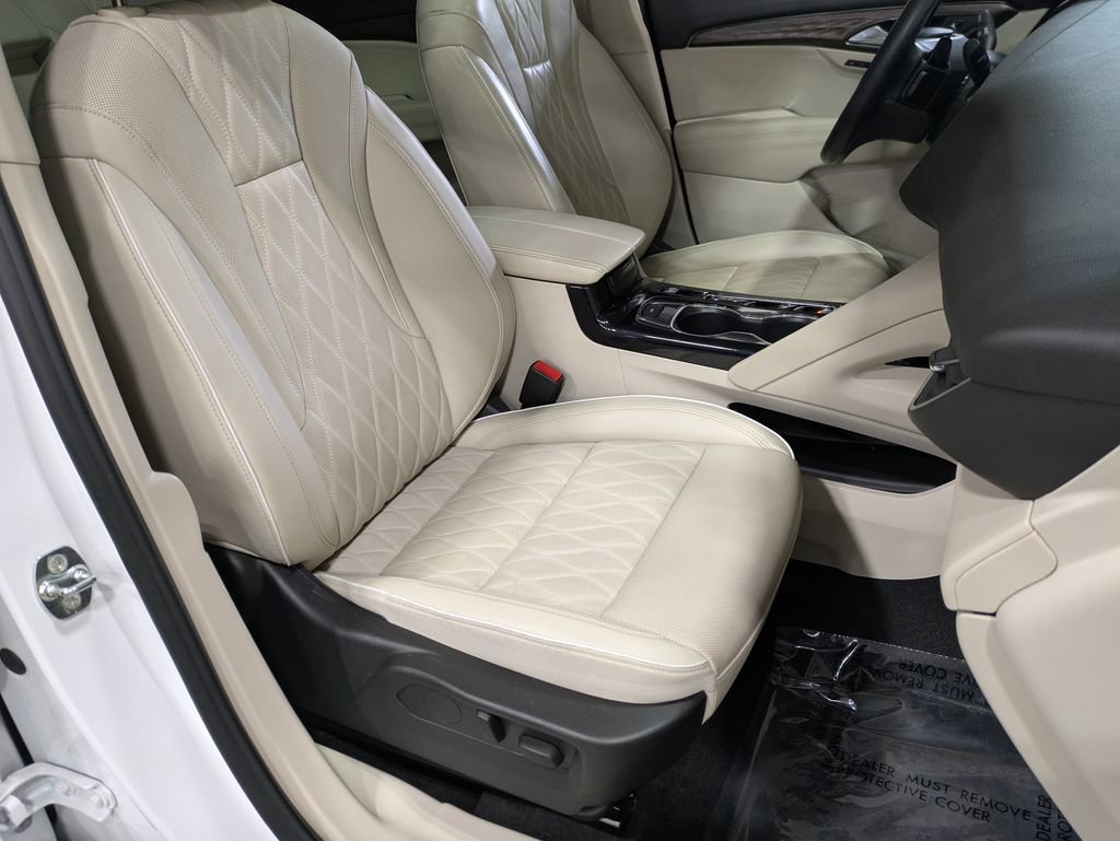 Used 2023 Buick Envision Avenir AWD/4WD image 28