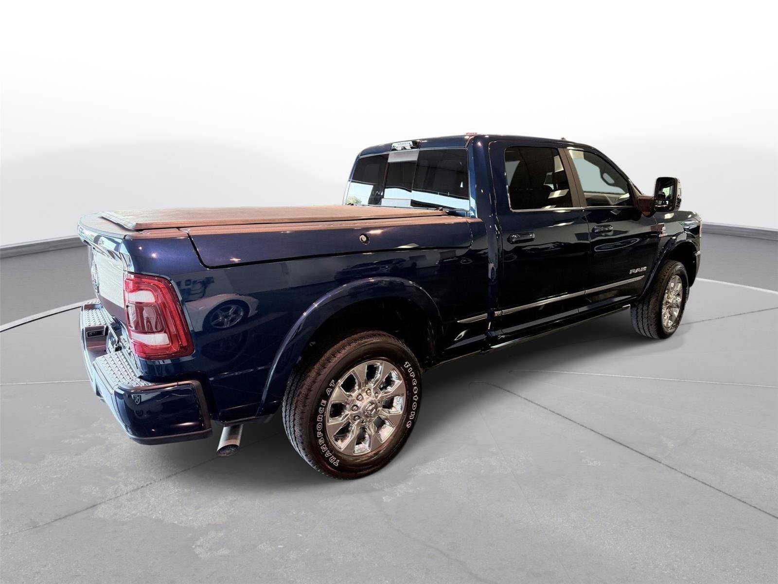 Used 2024 RAM 3500 Limited AWD/4WD image 11