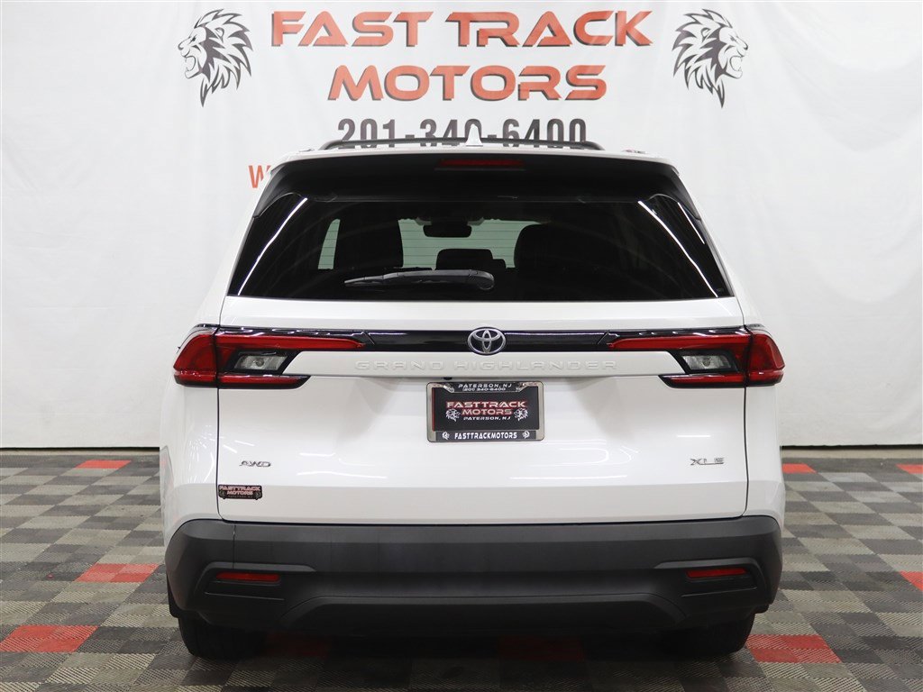 Used 2024 Toyota Grand Highlander XLE image 5