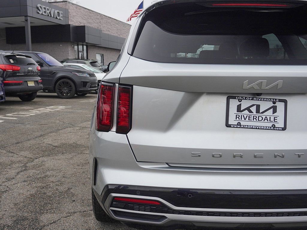Used 2022 Kia Sorento S image 15