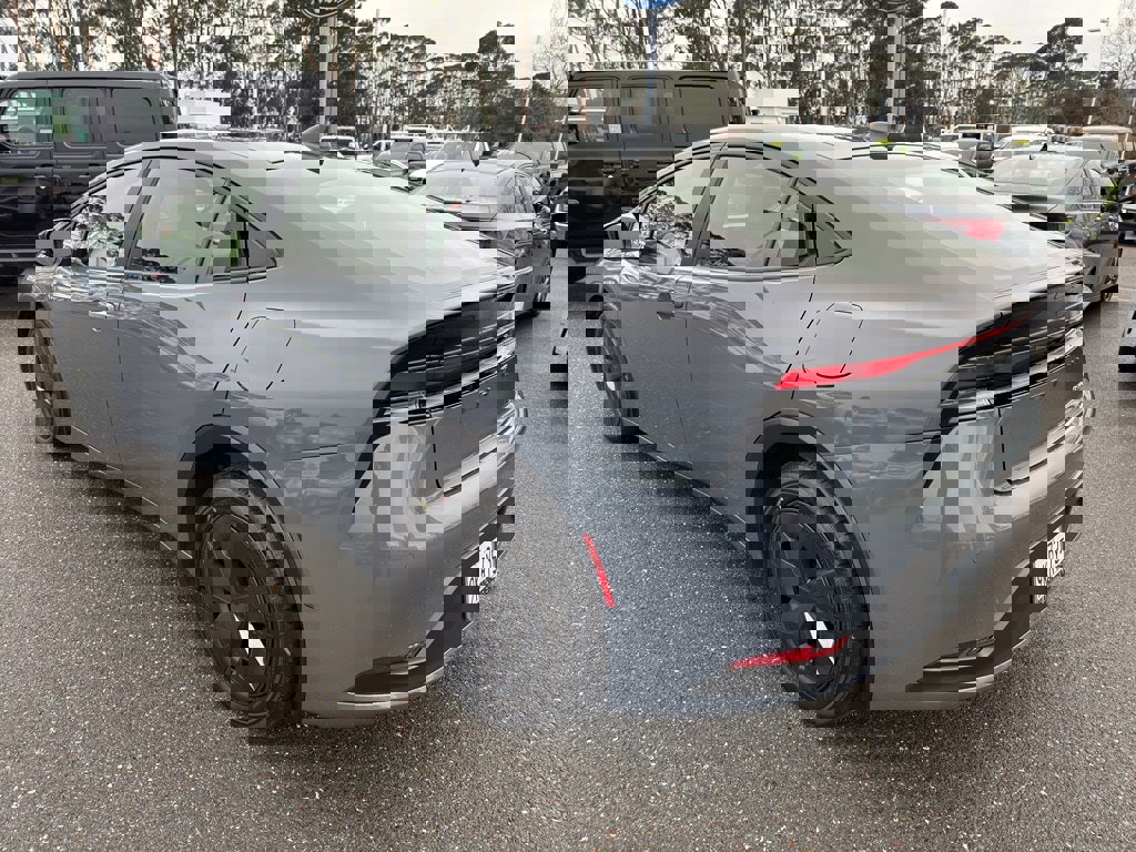 Used 2024 Toyota Prius LE image 3