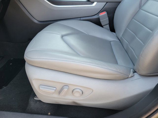 Used 2023 Toyota Highlander XLE image 6