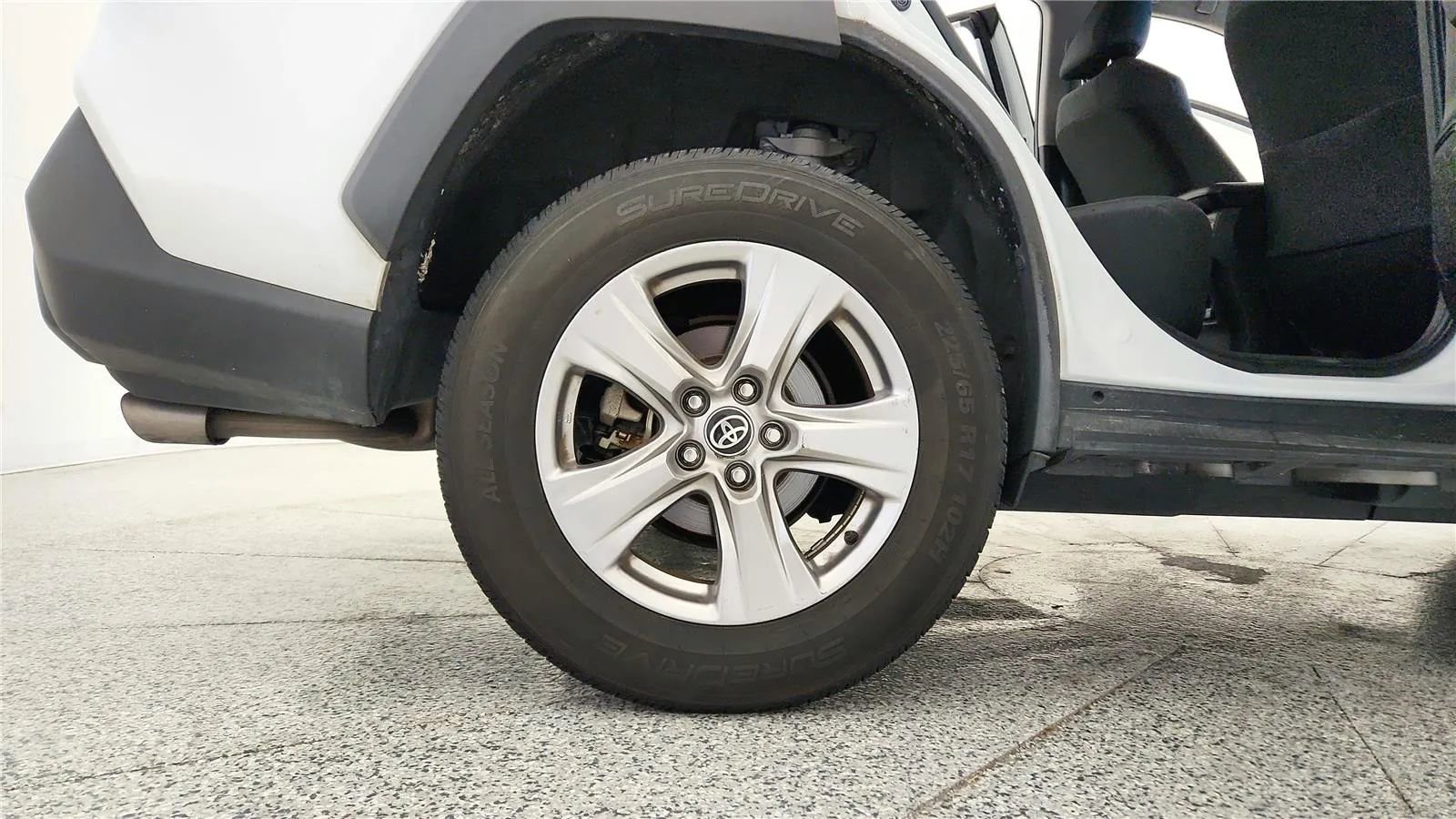 Used 2023 Toyota RAV4 XLE AWD/4WD image 13