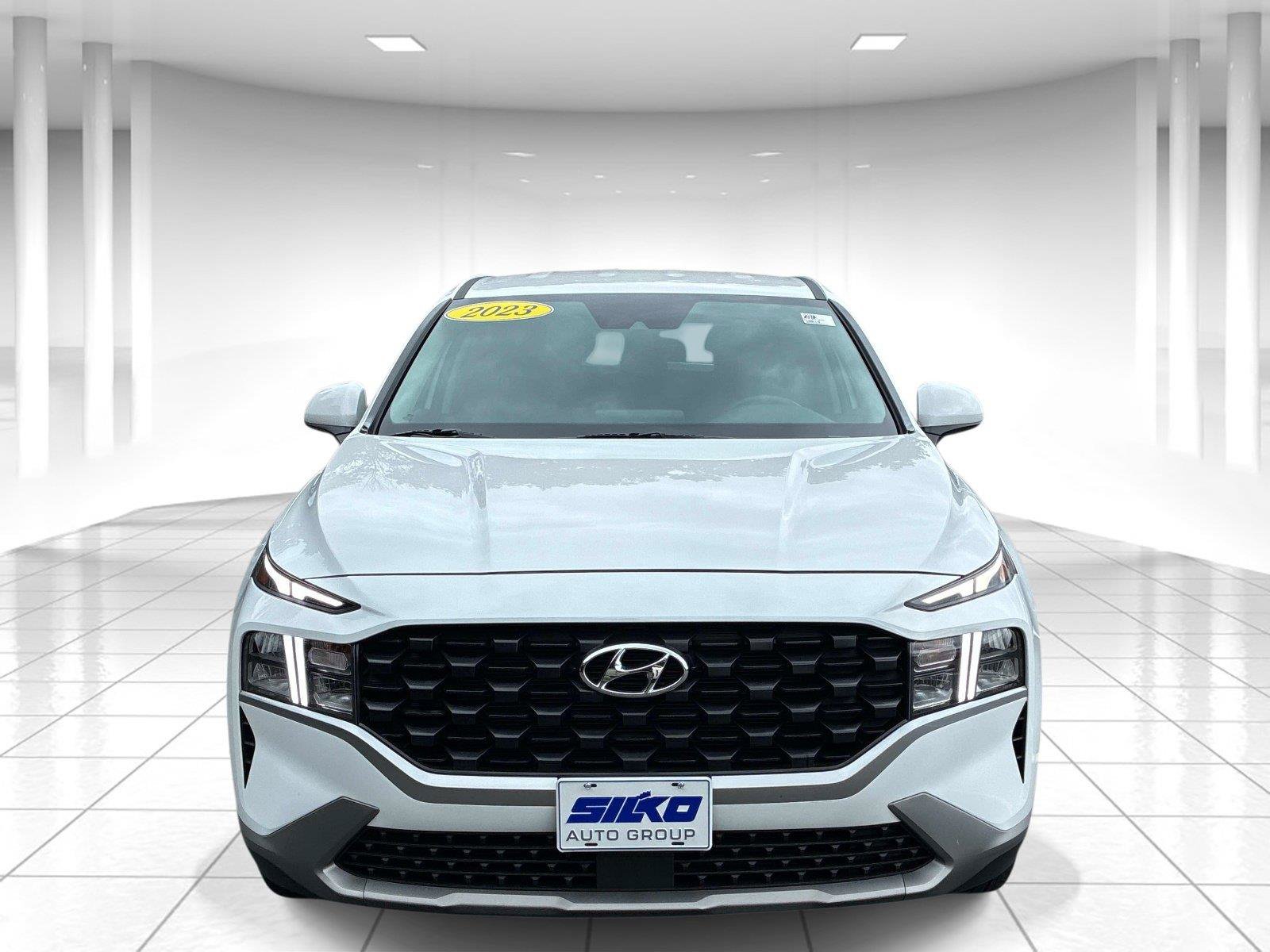 Used 2023 Hyundai Santa Fe SE AWD/4WD image 2