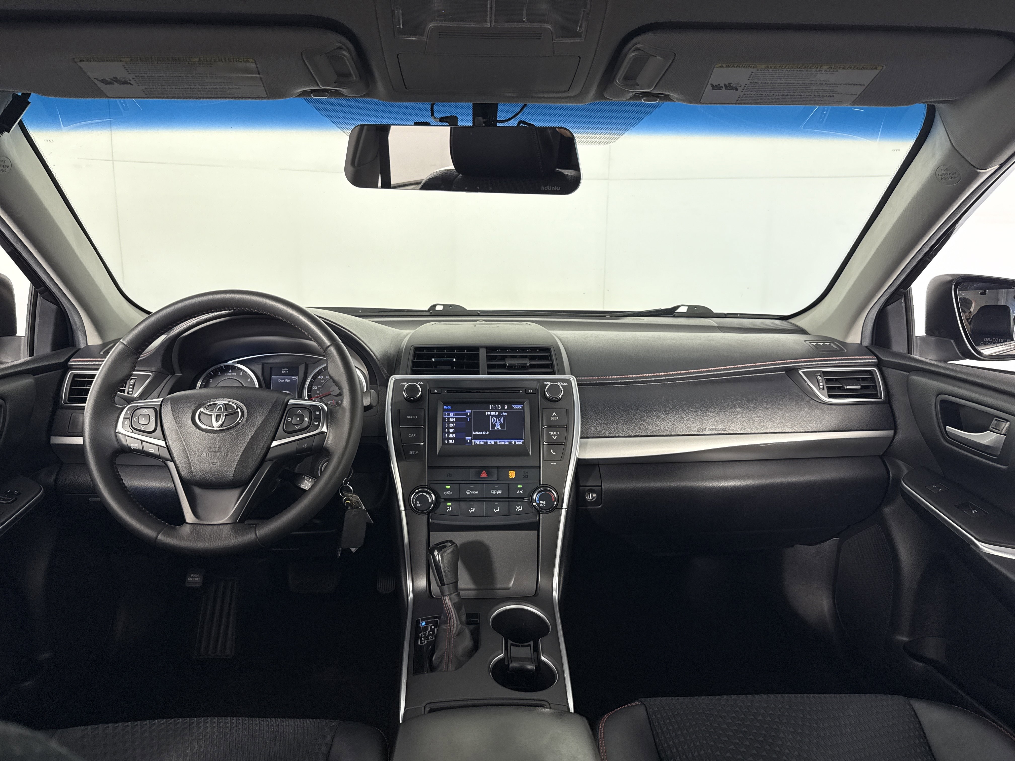 Used 2015 Toyota Camry SE image 22