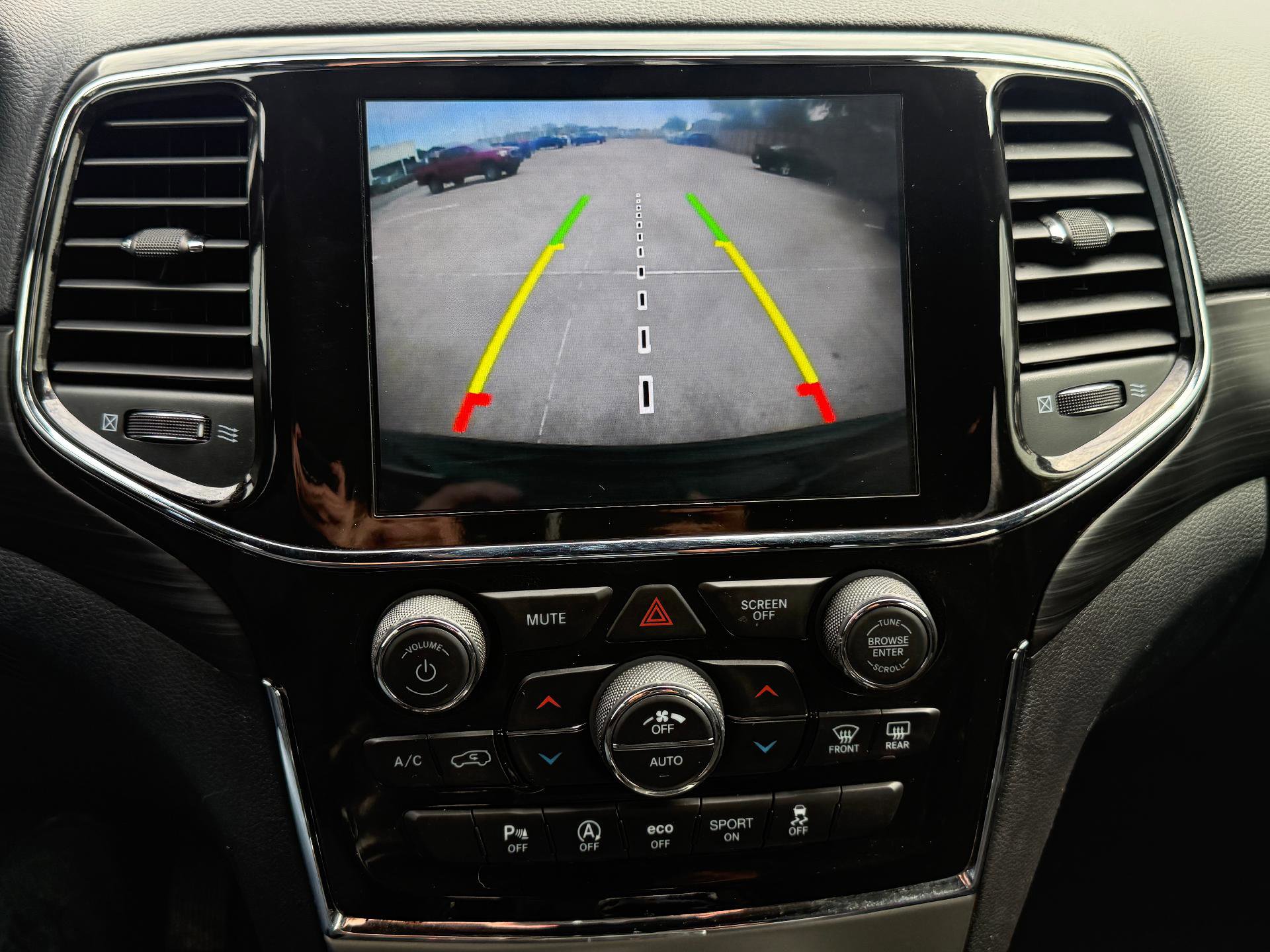 Used 2022 Jeep Grand Cherokee Laredo X image 14