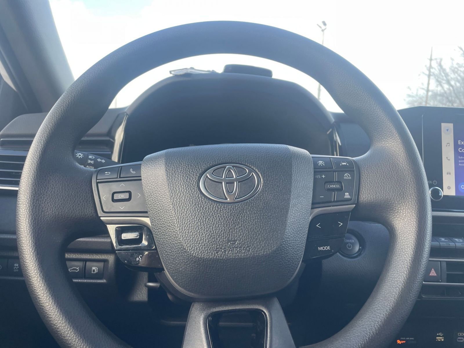 Used 2025 Toyota Camry LE image 28