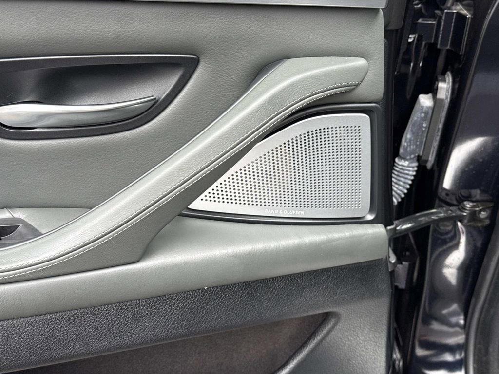 Used 2013 BMW M5 image 32