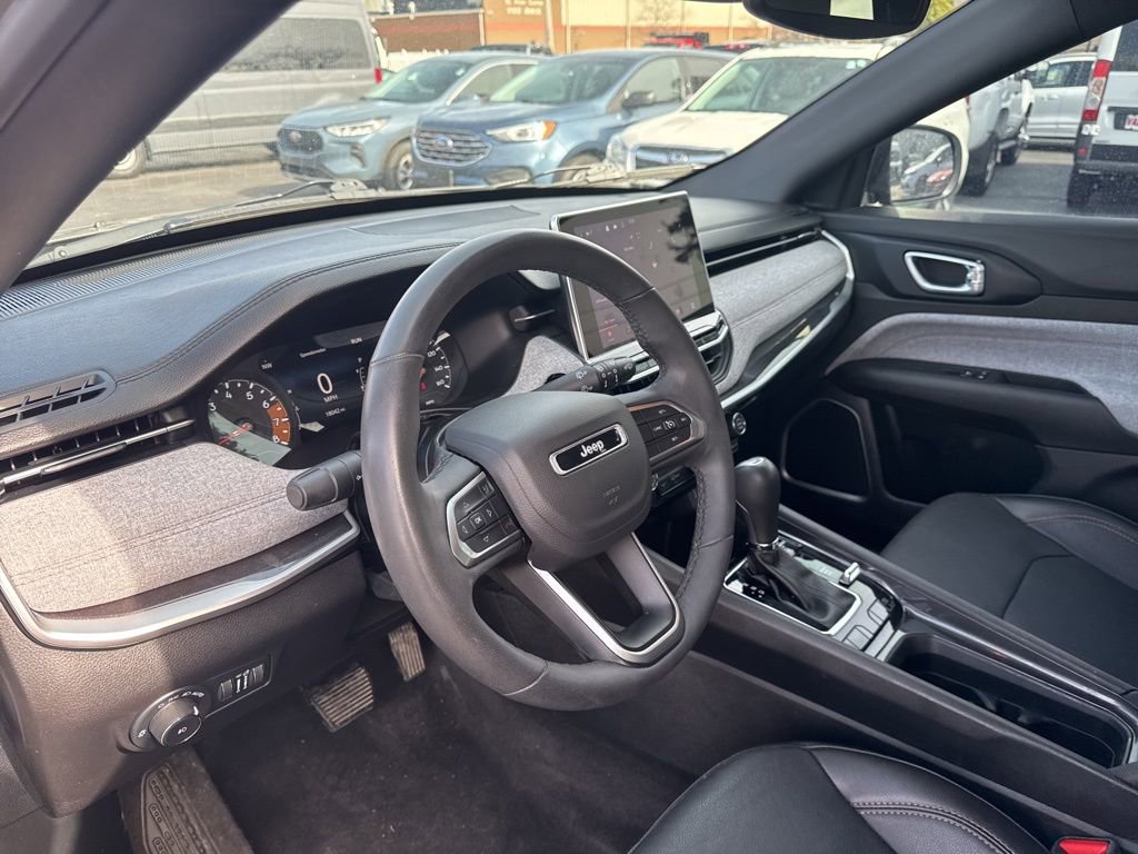 Used 2023 Jeep Compass Latitude image 18