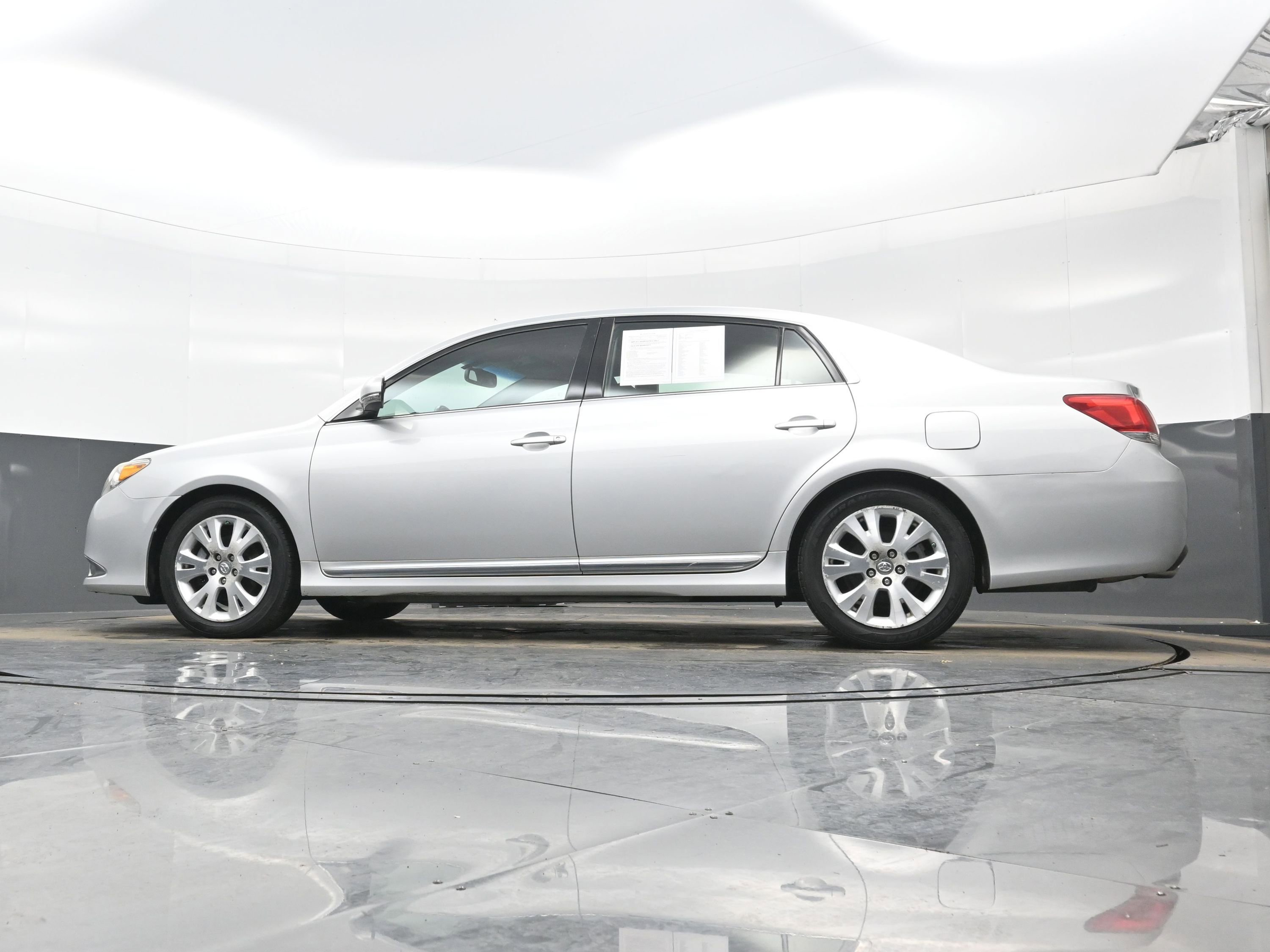 Used 2012 Toyota Avalon image 25