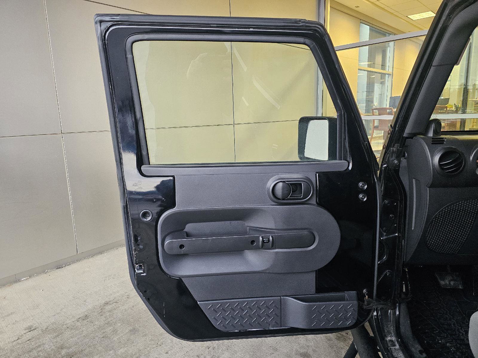 Used 2010 Jeep Wrangler Unlimited Rubicon w/ Dual Top Group image 18