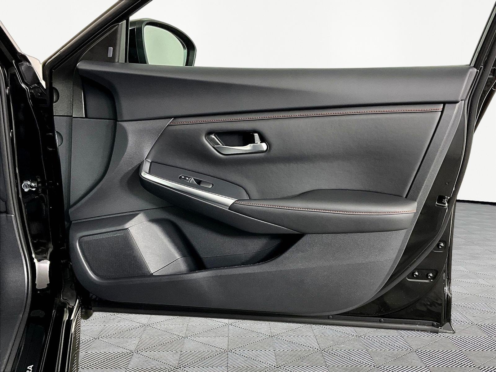 Certified 2025 Nissan Sentra SR w/ Midnight Edition FWD image 27