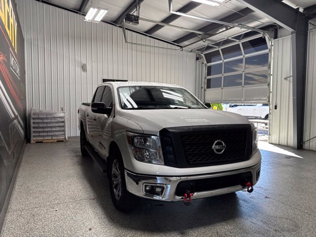 Used 2018 Nissan Titan SV w/ SV Convenience Package AWD/4WD image 17