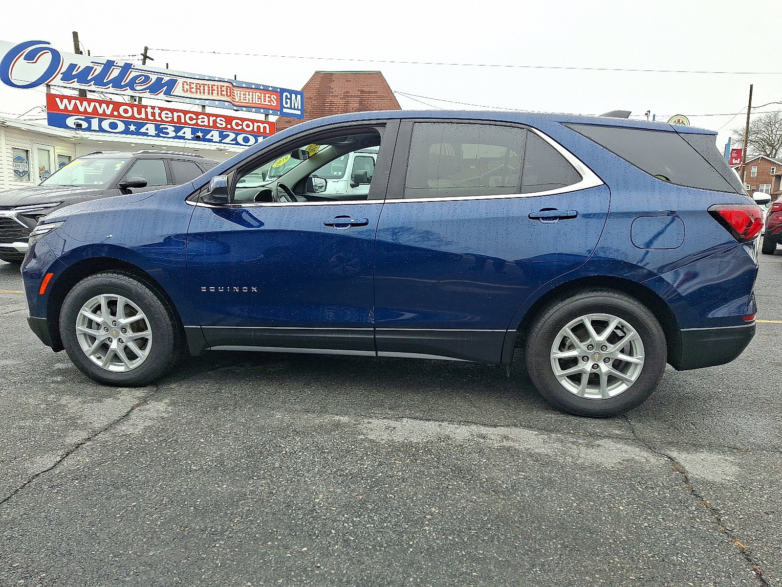 Used 2022 Chevrolet Equinox LT image 2