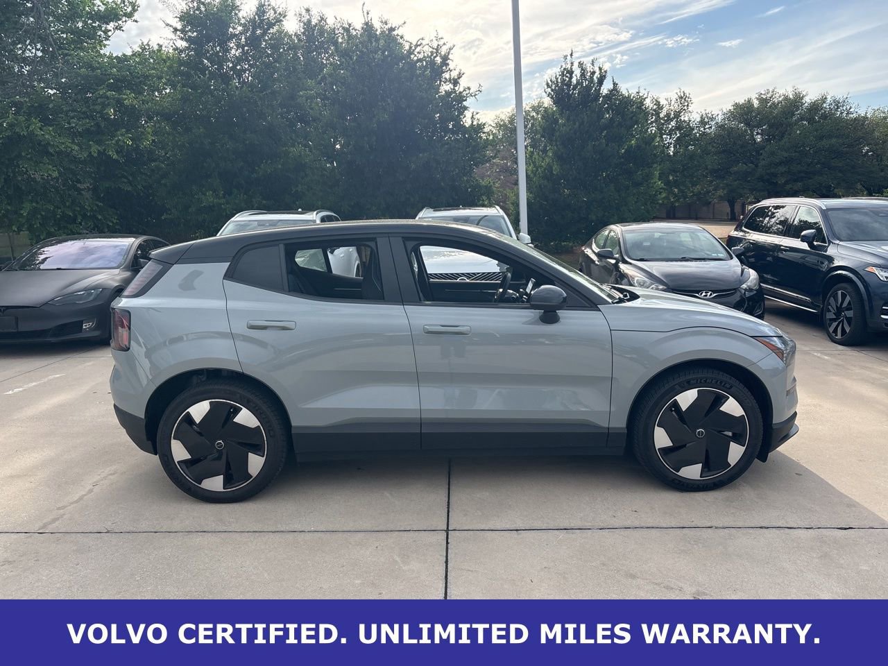 Certified 2025 Volvo EX30 Plus w/ Protection Package Premier AWD/4WD image 4