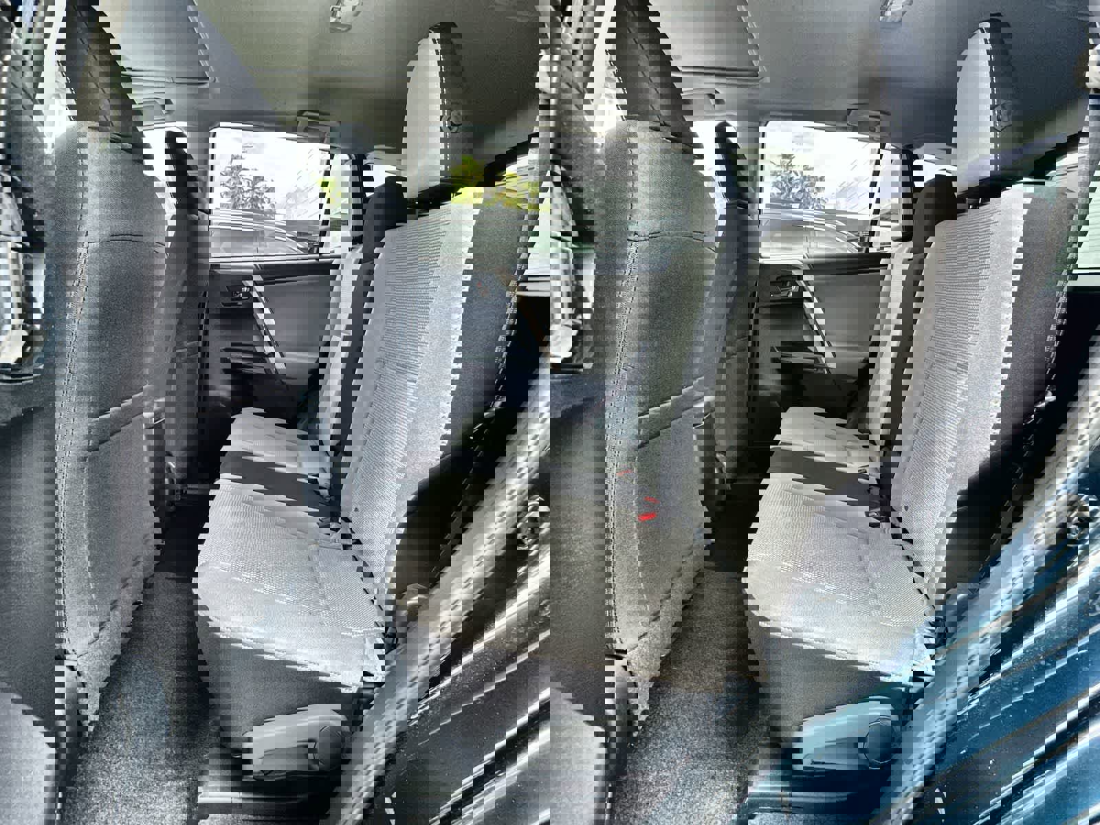 Used 2018 Toyota RAV4 XLE FWD image 4