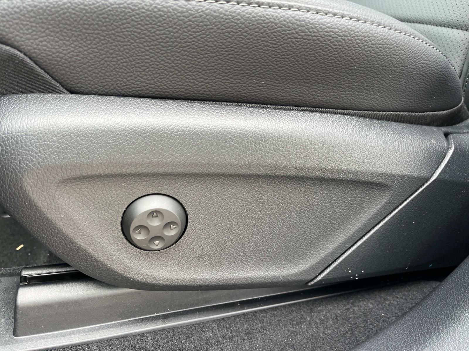 Used 2025 Mercedes-Benz GLE 350 4MATIC image 17