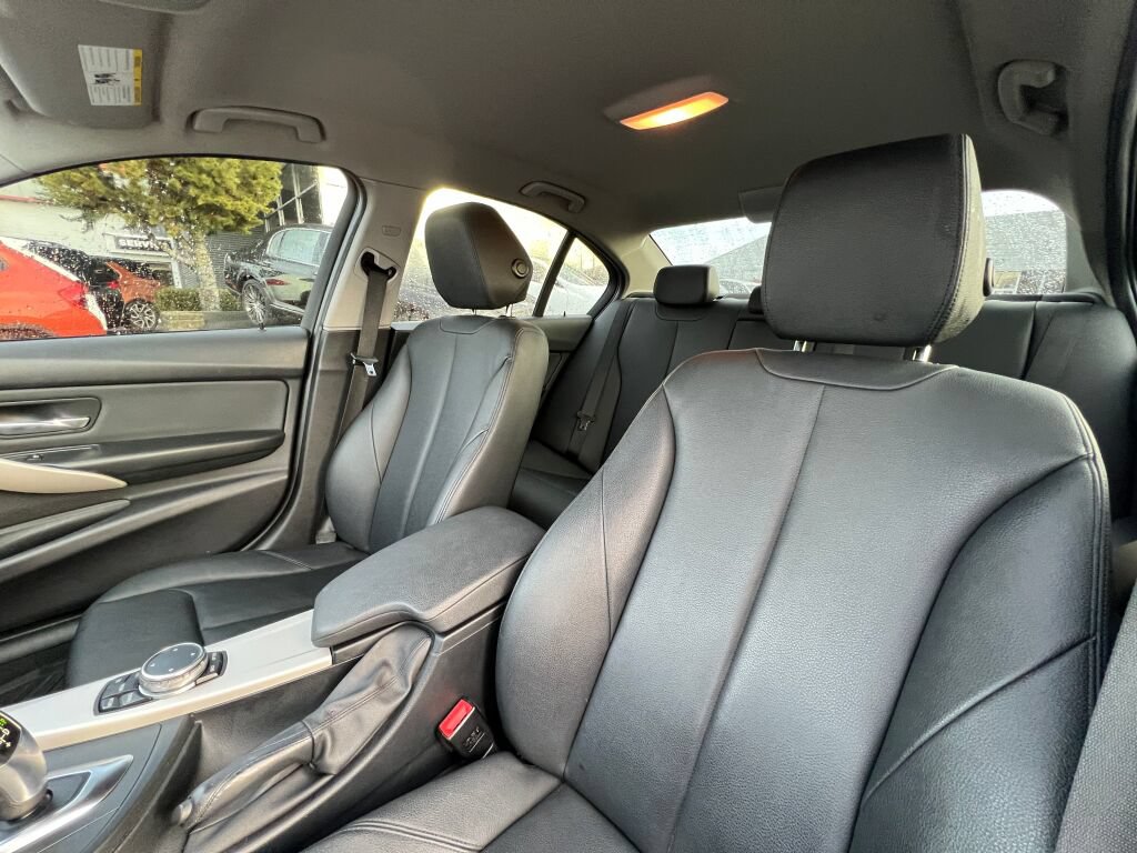Used 2015 BMW 320i xDrive Sedan AWD/4WD image 17