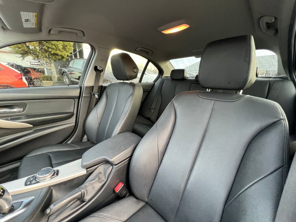 Used 2015 BMW 320i xDrive Sedan image 17