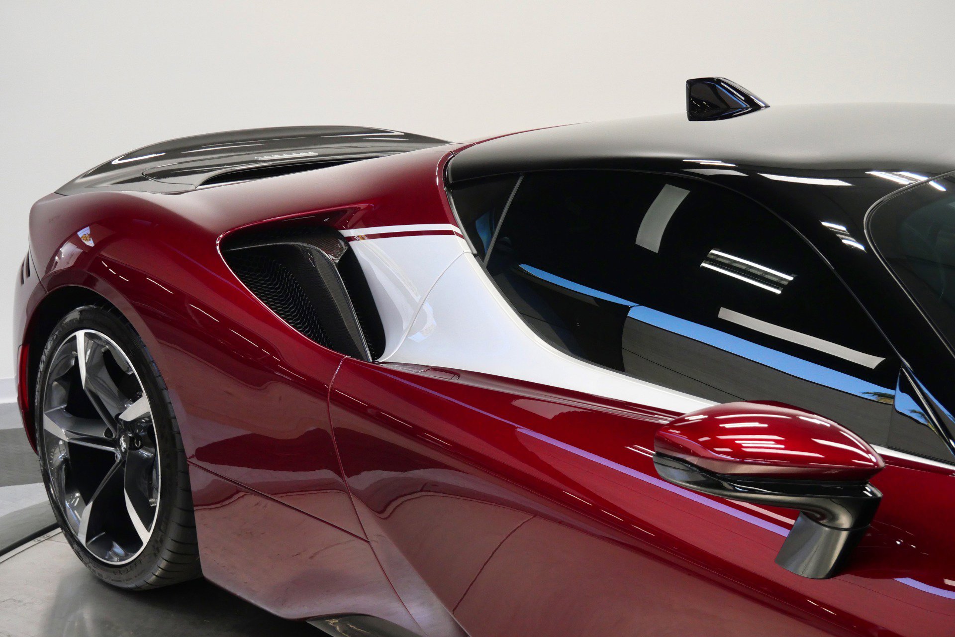 Used 2021 Ferrari SF90 Stradale AWD/4WD image 46